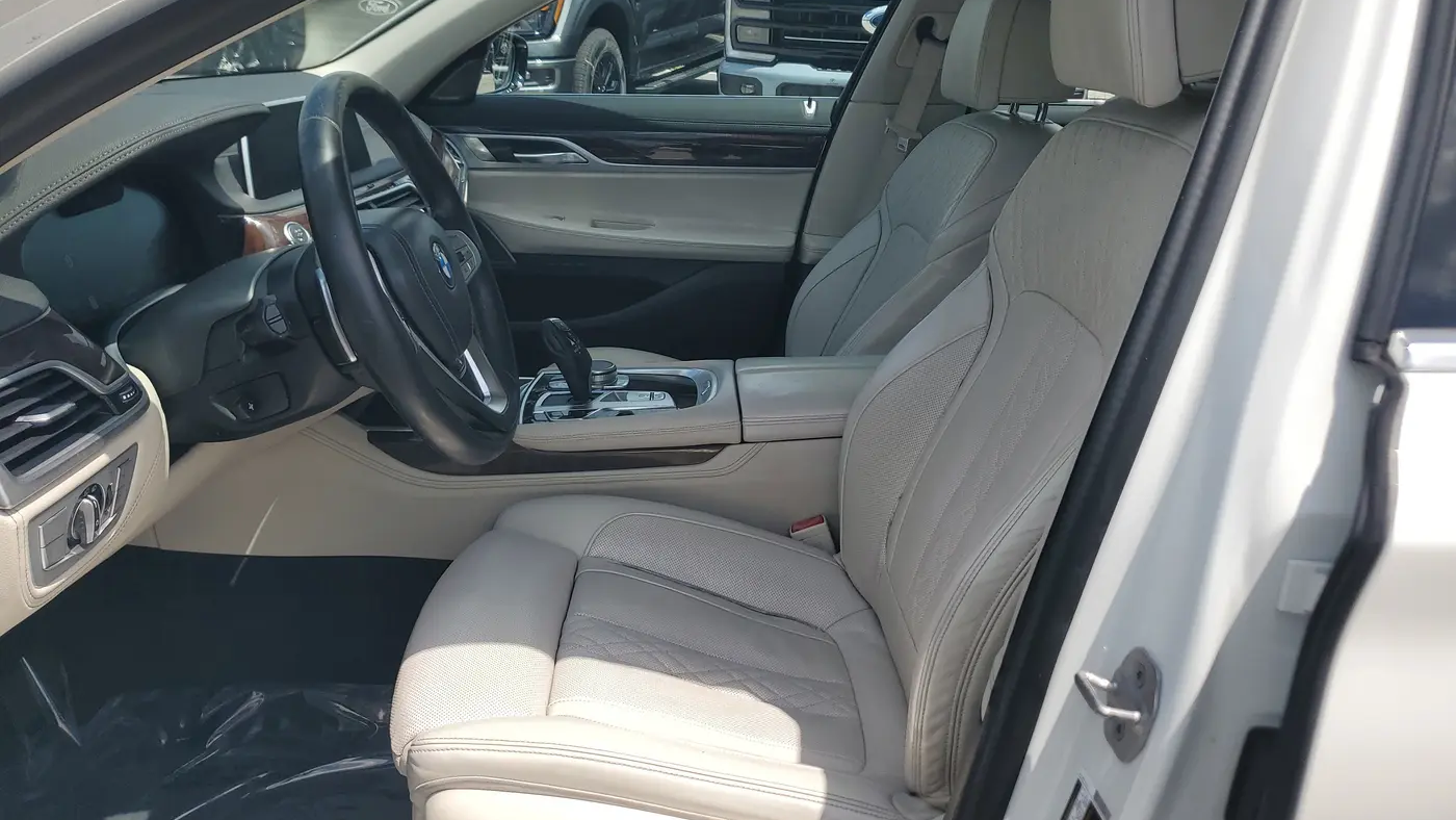 2022 BMW 7 Series 740i
