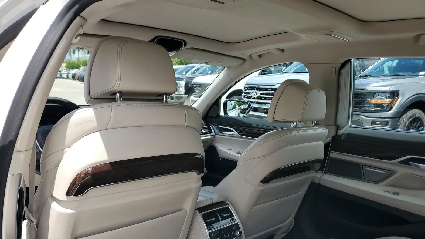 2022 BMW 7 Series 740i