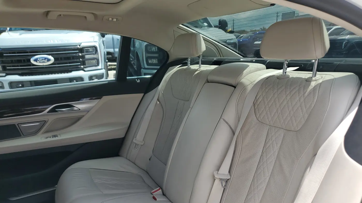 2022 BMW 7 Series 740i