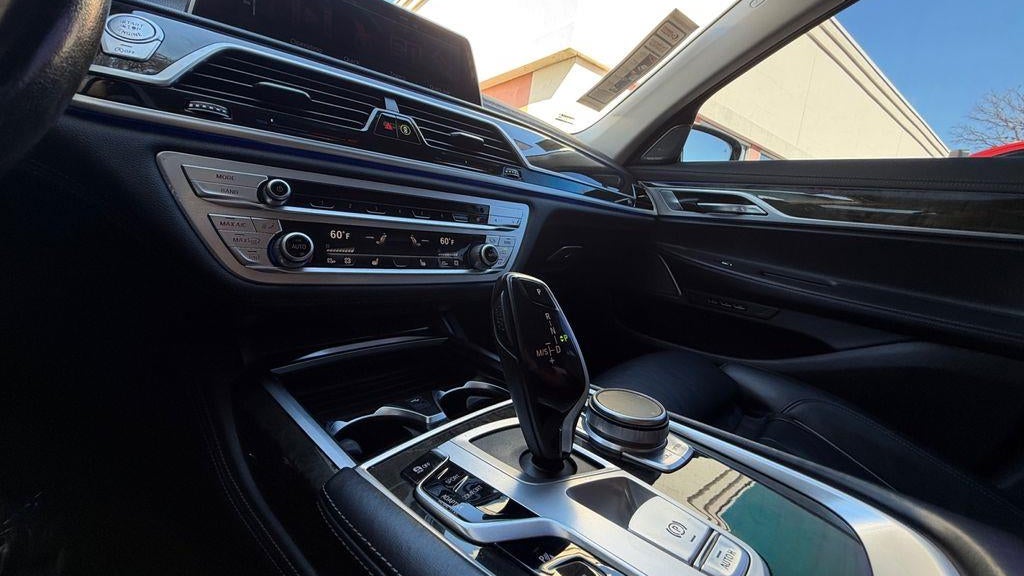 2022 BMW 7 Series 740i