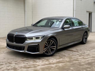 2022 BMW 7 Series with Donington Gray Metallic Exterior