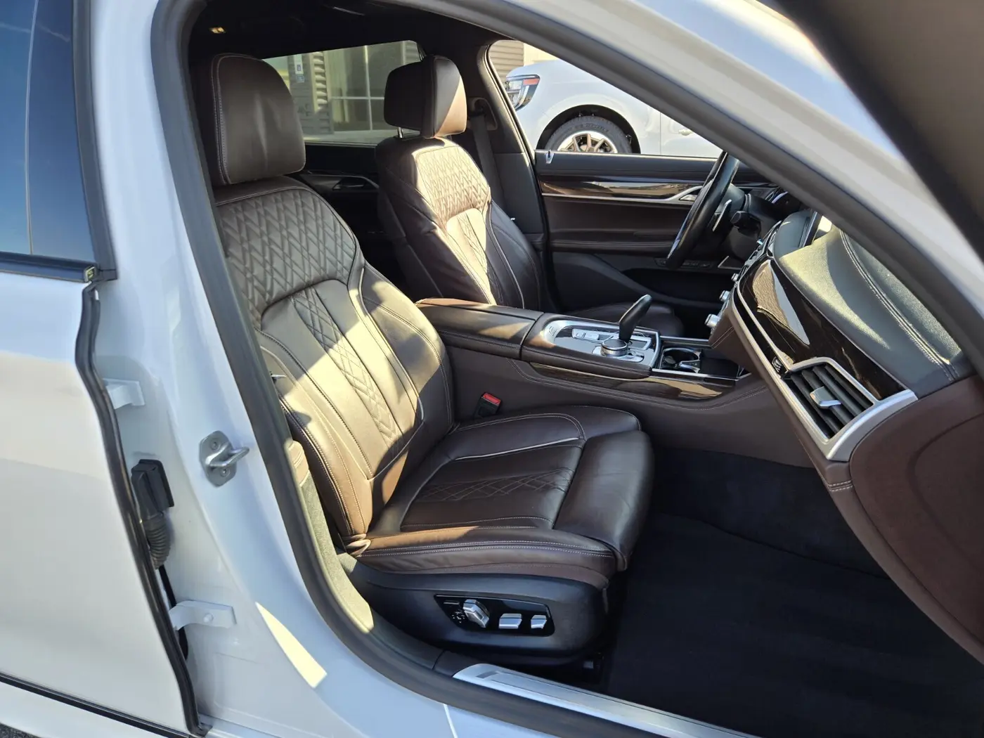 2022 BMW 740li - $37,850
