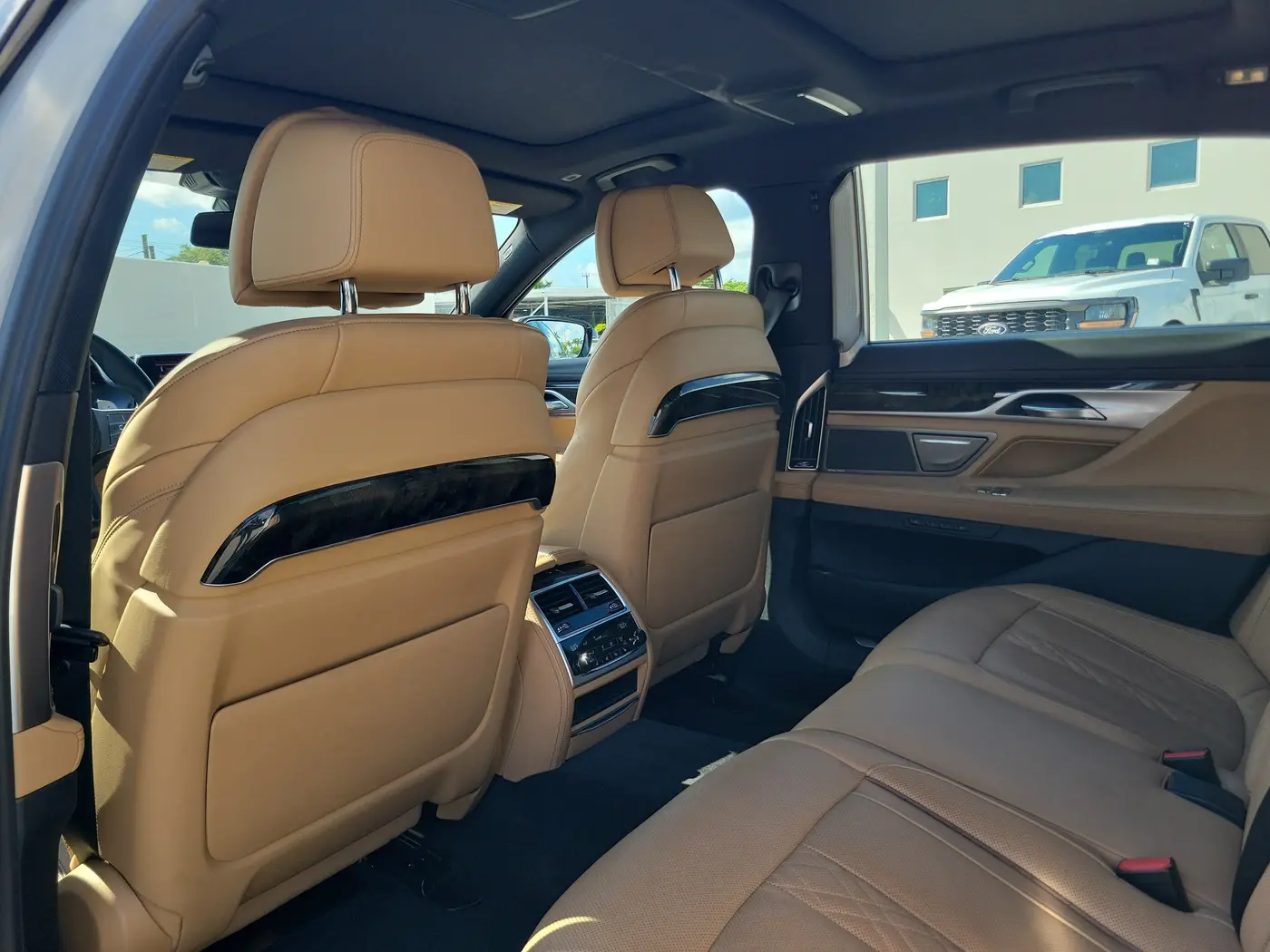 2021 BMW 750i - $40,680