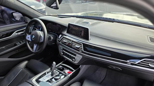 2021 BMW 7 Series M760i xDrive