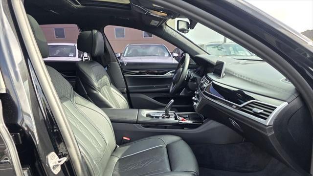 2021 BMW 7 Series M760i xDrive