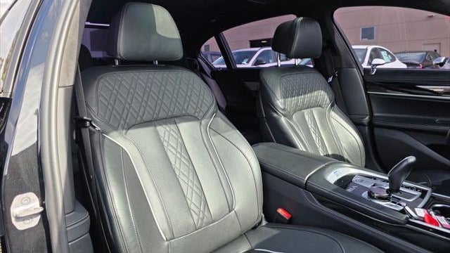 2021 BMW 7 Series M760i xDrive