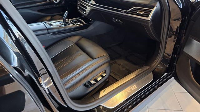 2021 BMW 7 Series M760i xDrive