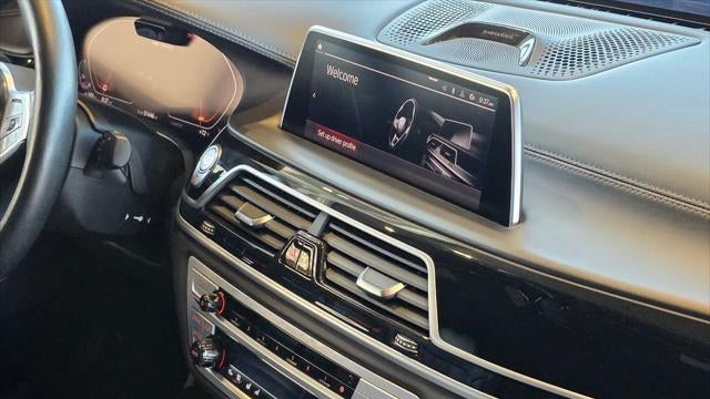 2021 BMW 7 Series M760i xDrive