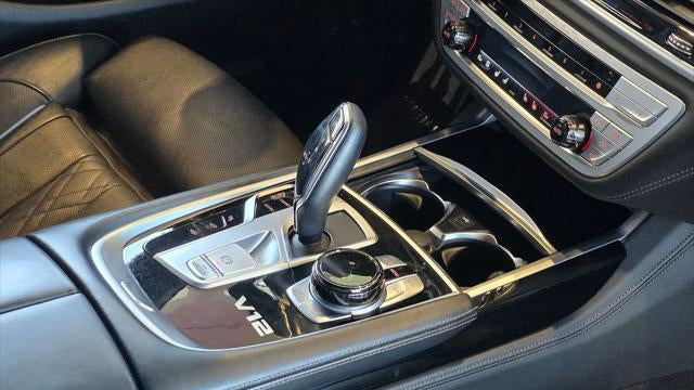 2021 BMW 7 Series M760i xDrive
