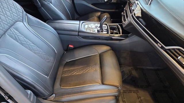 2021 BMW 7 Series M760i xDrive