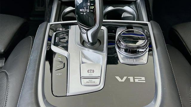 2022 BMW 7 Series M760i xDrive