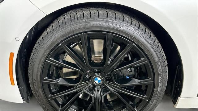 2022 BMW 7 Series M760i xDrive