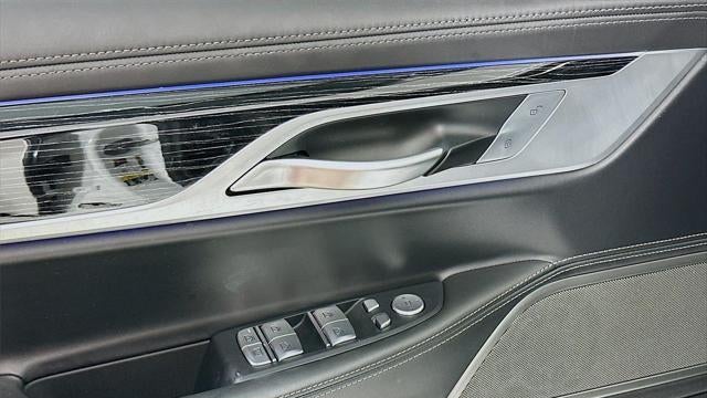 2022 BMW 7 Series M760i xDrive