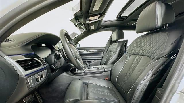 2022 BMW 7 Series M760i xDrive