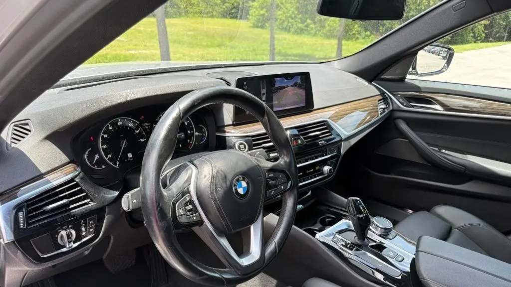 2019 BMW 5 Series 530i