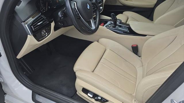 2019 BMW 5 Series 530i
