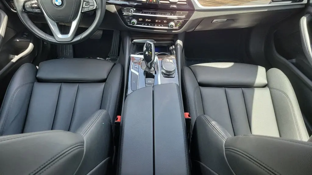 2019 BMW 5 Series 530i