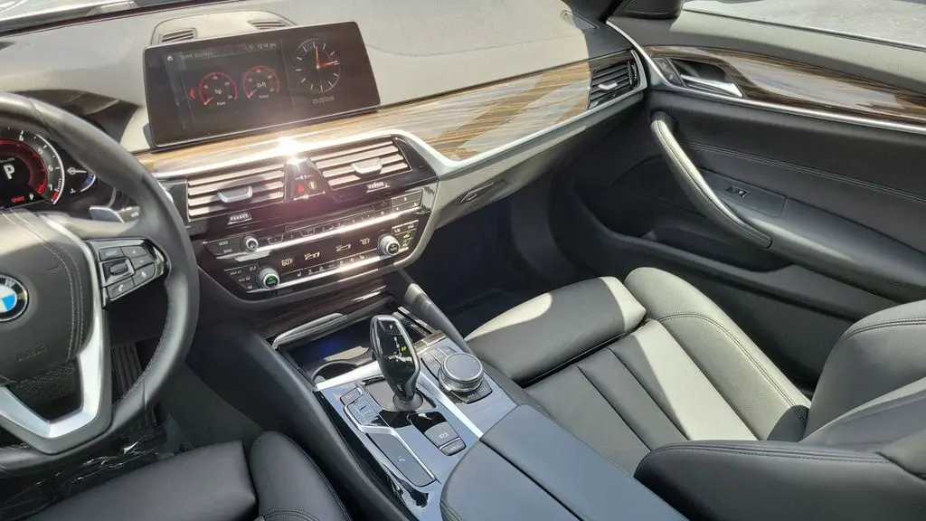 2019 BMW 5 Series 530i