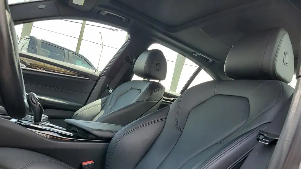 2019 BMW 5 Series 530i