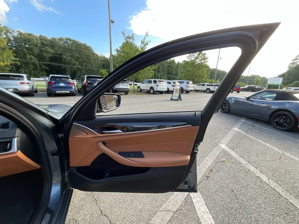 2020 BMW 530i - $17,985