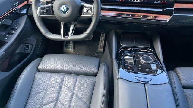 2025 BMW i5 xDrive40