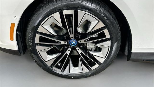 2025 BMW i5 xDrive40