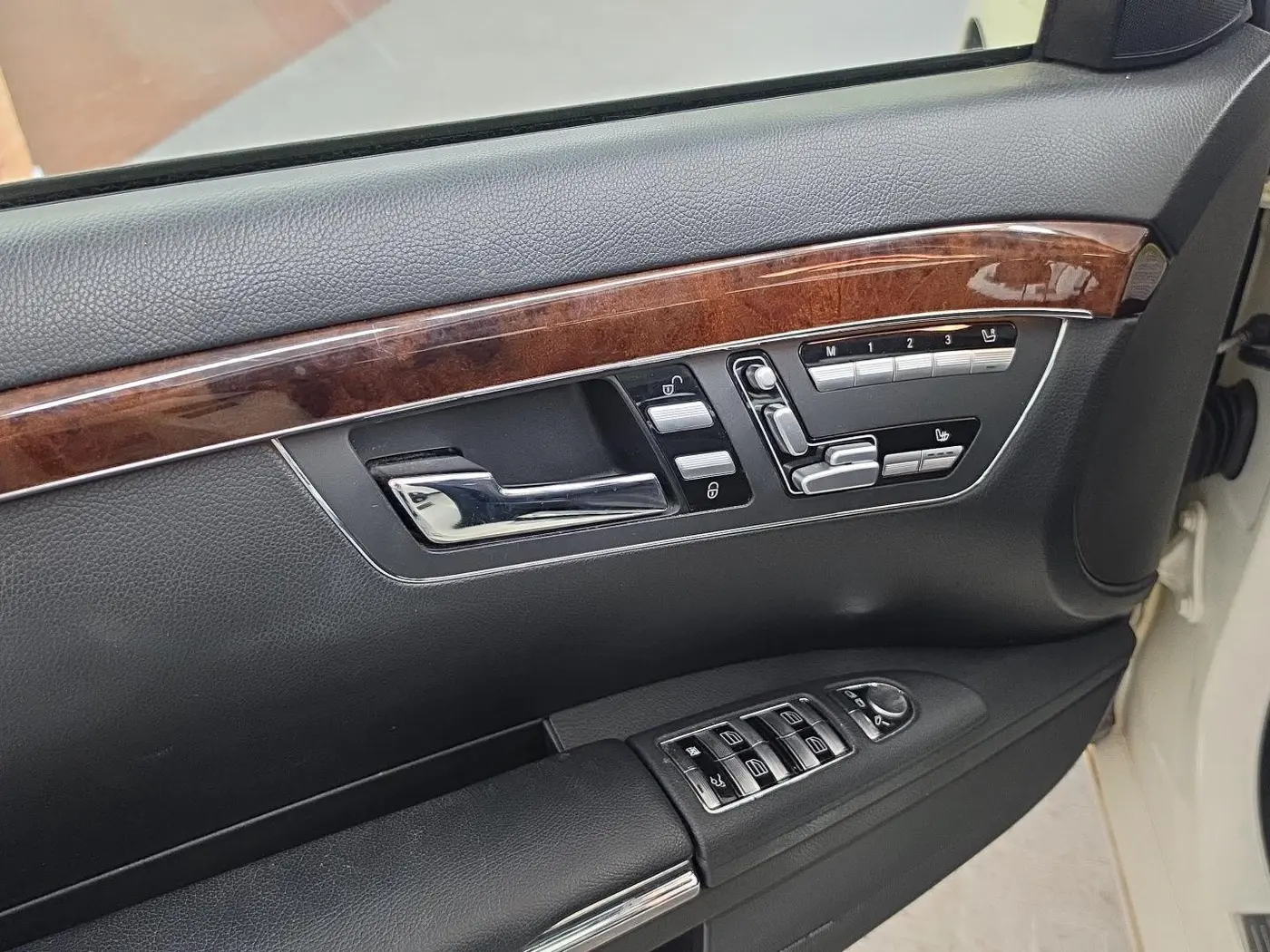 2008 Mercedes-Benz S-class - $12,250