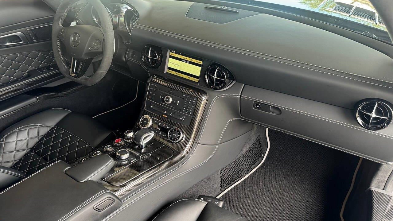 2015 Mercedes-Benz SLS AMG GT Final Edition
