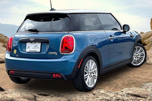 2024 MINI Hardtop - $25,998