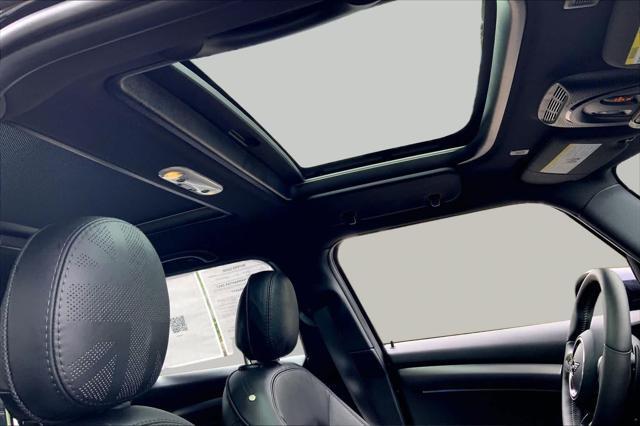2024 MINI Hardtop - $28,825
