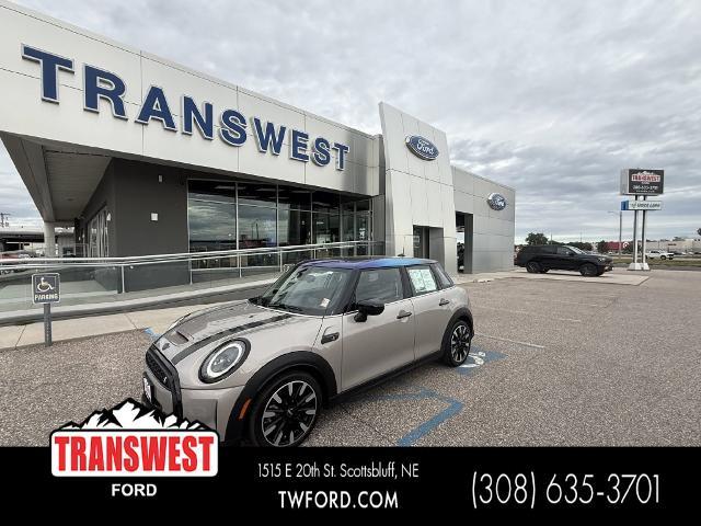 2022 MINI Hardtop - $24,258