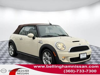 2011 MINI Cooper with Pepper White Exterior