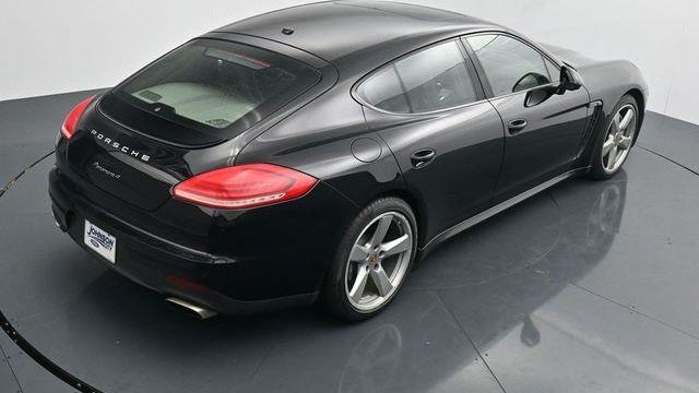 2016 Porsche Panamera Base