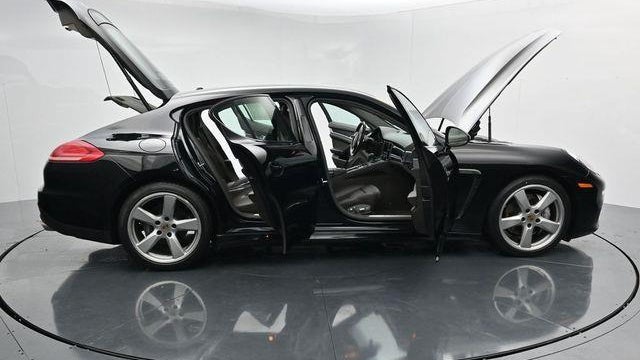 2016 Porsche Panamera Base