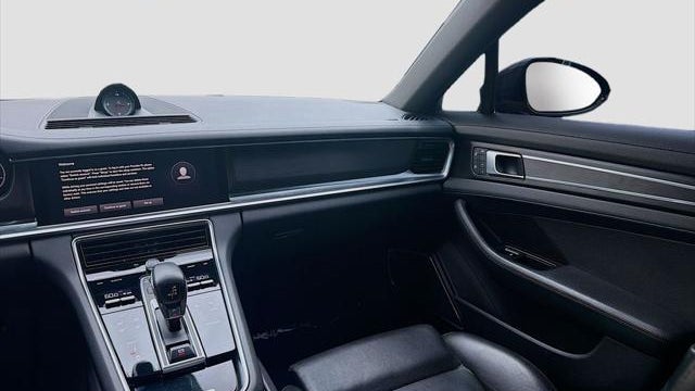 2023 Porsche Panamera Platinum Edition