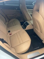 2023 Panamera Thumbnail 10