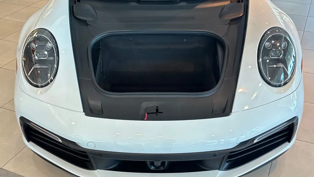 2020 Porsche 911 Carrera 4