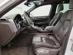2016 Cayenne Thumbnail 11