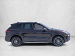 2017 Cayenne Thumbnail 4