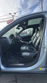 2016 Cayenne Thumbnail 10