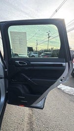 2016 Cayenne Thumbnail 16