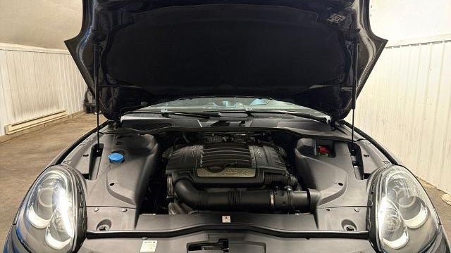2018 Porsche Cayenne Base