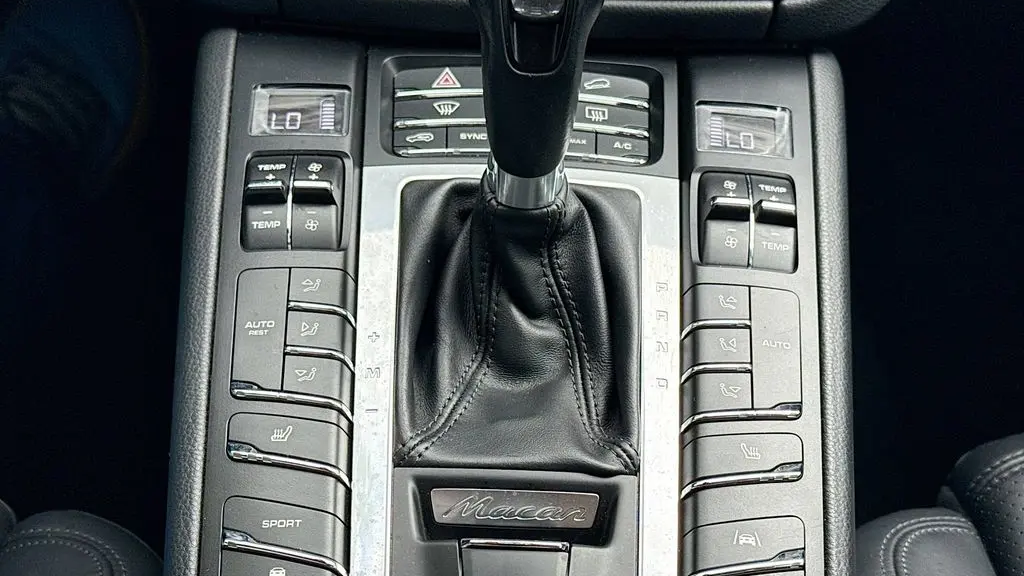 2021 Porsche Macan Base