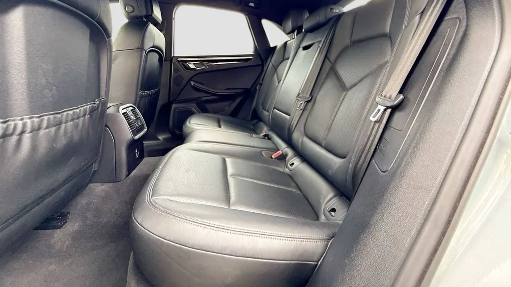 2021 Porsche Macan Base