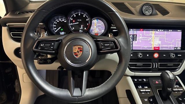 2023 Porsche Macan Base