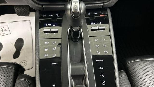 2023 Porsche Macan T