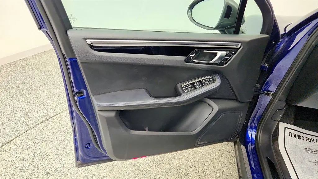 2023 Porsche Macan T