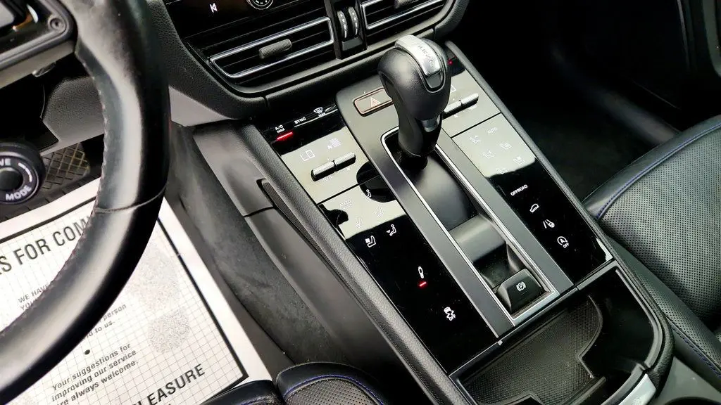 2023 Porsche Macan T