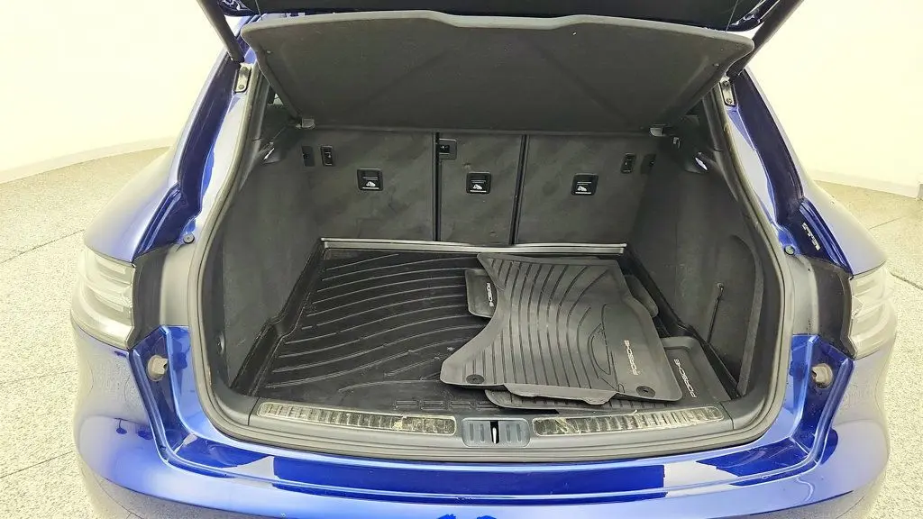 2023 Porsche Macan T
