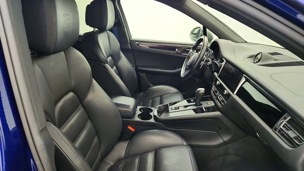2023 Porsche Macan T